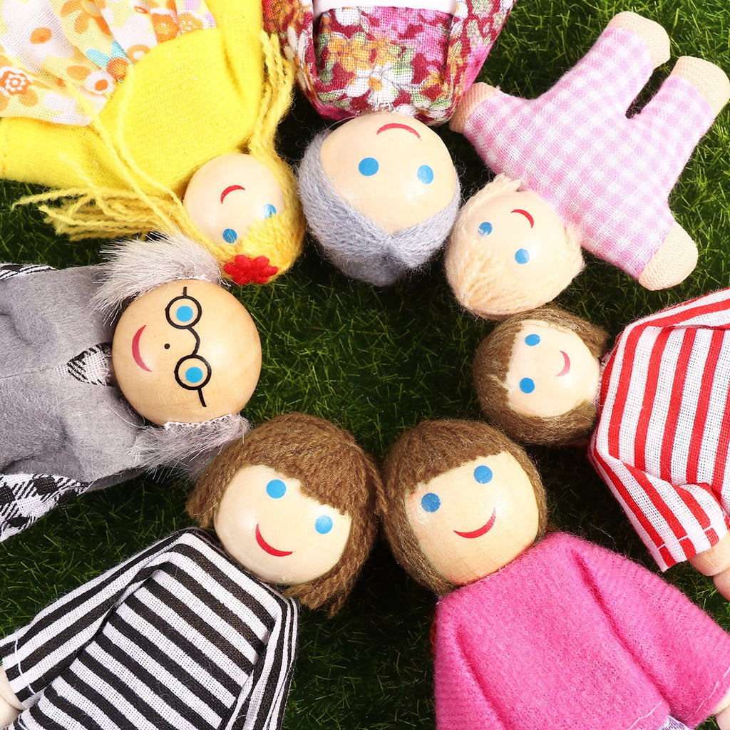 7pcs Wooden Dolls Pretend Play Set L817