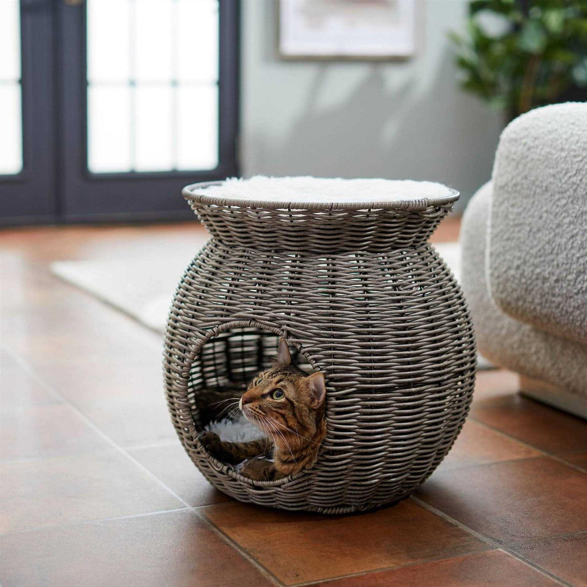 Round Wicker Cat Condo with Top Perch E4608
